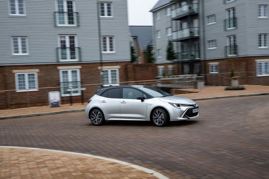  Toyota Corolla Hybrid 2019 года  (UK) (фото 24 из 40)